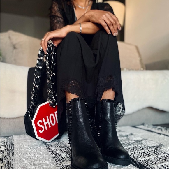 Round Statement Shop Purse - Picture 3 of 8